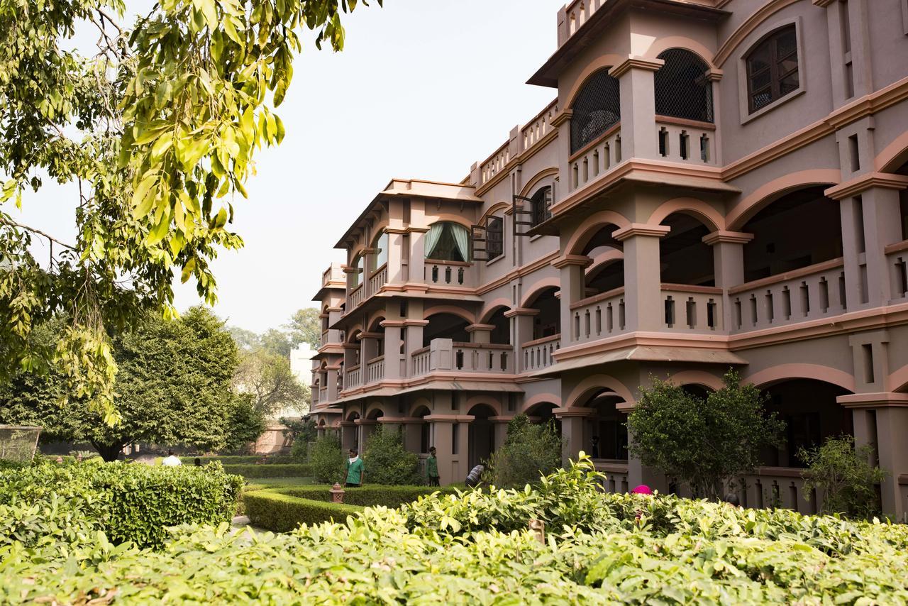 Mvt Guesthouse & Restaurant Vrindāvan Buitenkant foto